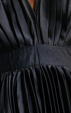 Della Midi Dress - Plunge Neck Short Sleeve Pleated Dress in Black