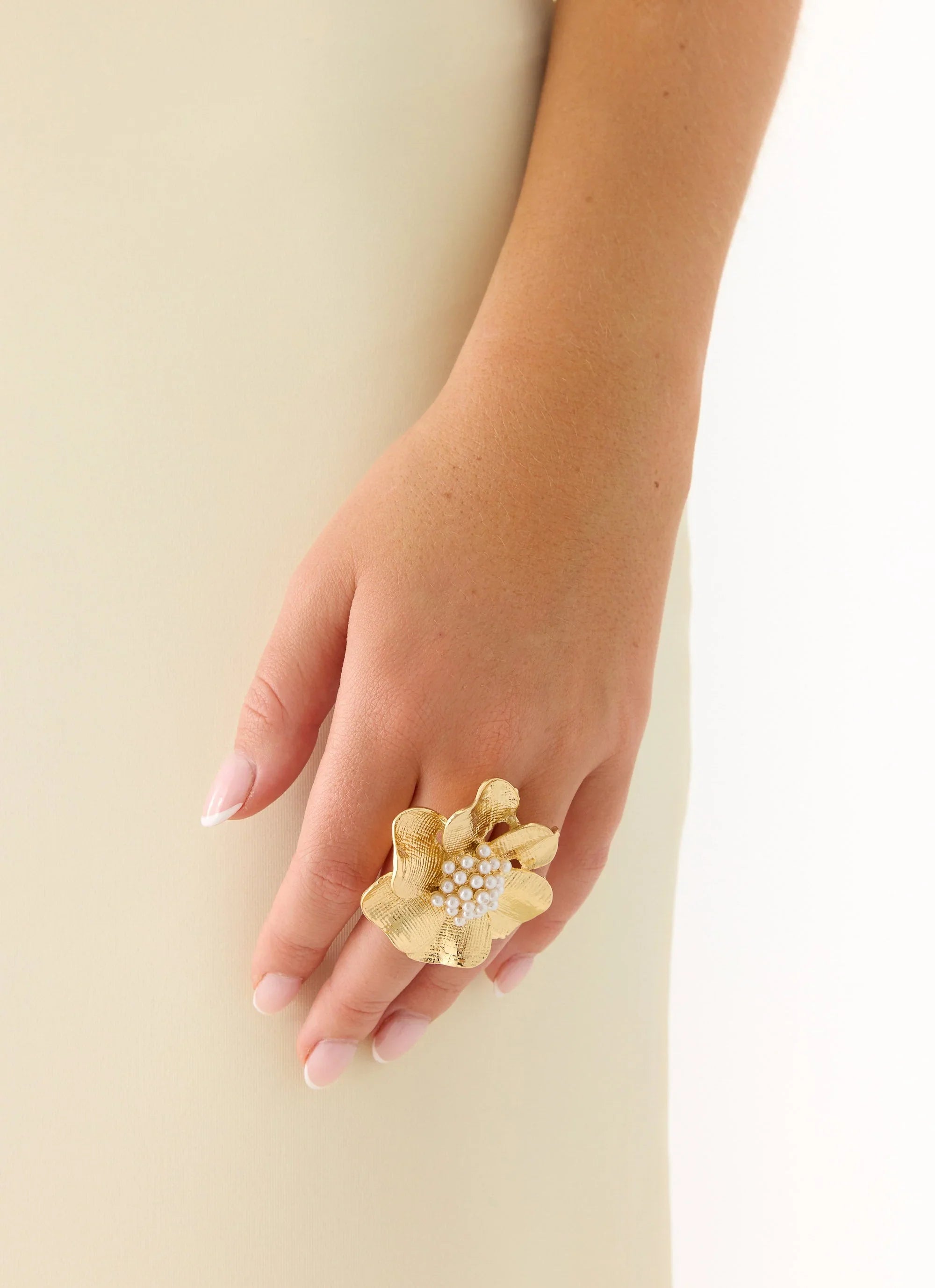 Camellia Pearl Ring - Gold